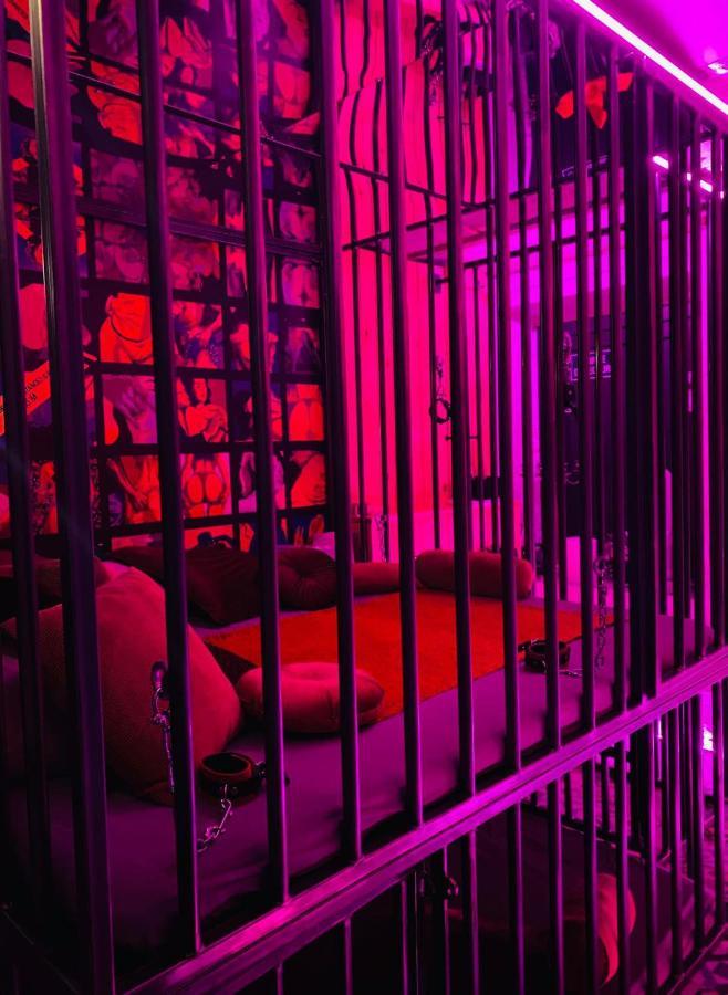 Secret Room Votre Love Room Coquine Et Insolite En Espace Privatif A Tournai Zewnętrze zdjęcie